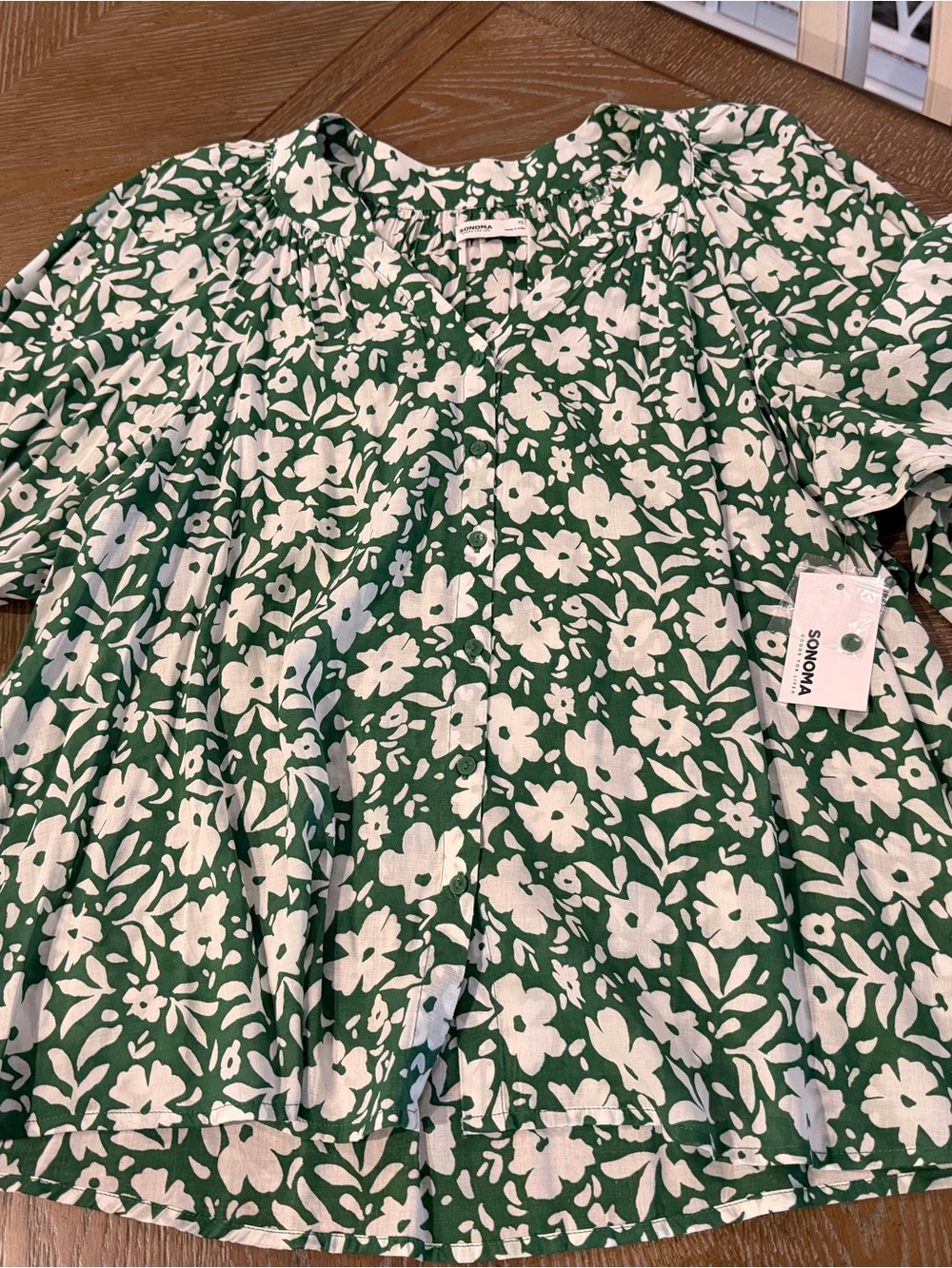 NWT- Sonoma Green and White Floral Button-Front Women’s Blouse -size XL